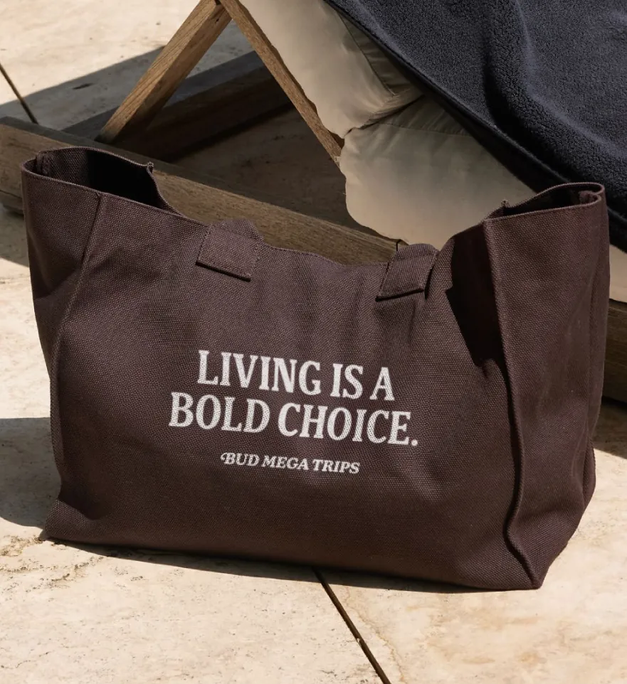 Bolsa marrom Living is a Bold Choice