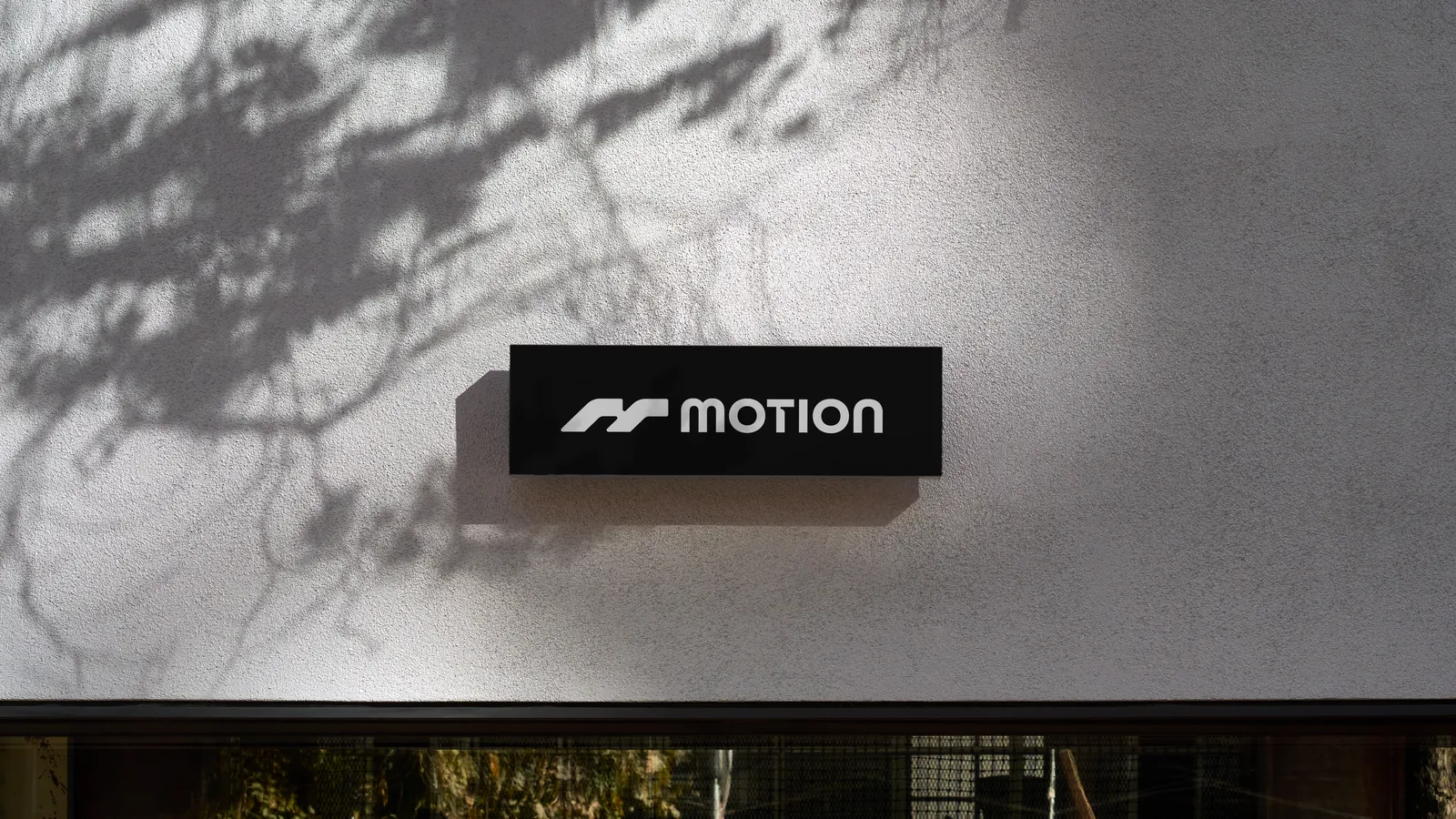 Fachada com a placa da Motion