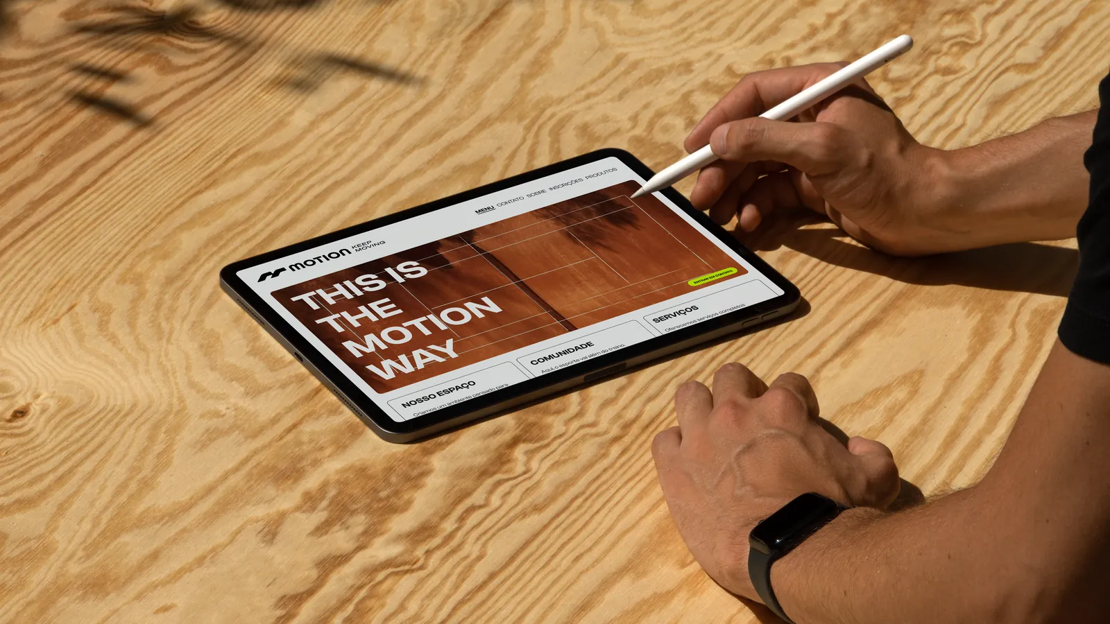 Tablet exibindo o material do método The Motion Way
